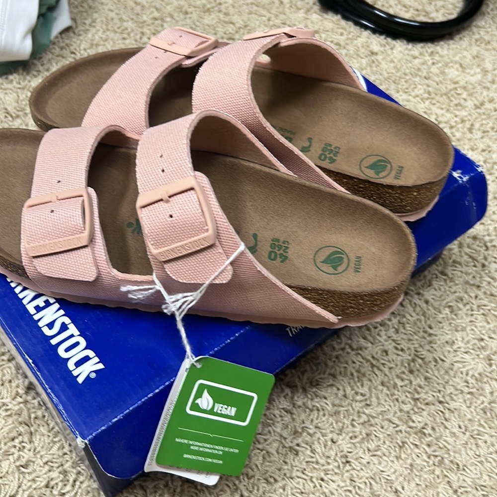 New in box pink vegan Birkenstocks - Picture 2 of 3